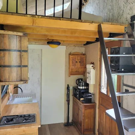 Tiny House La Chevechette בקתה Besson